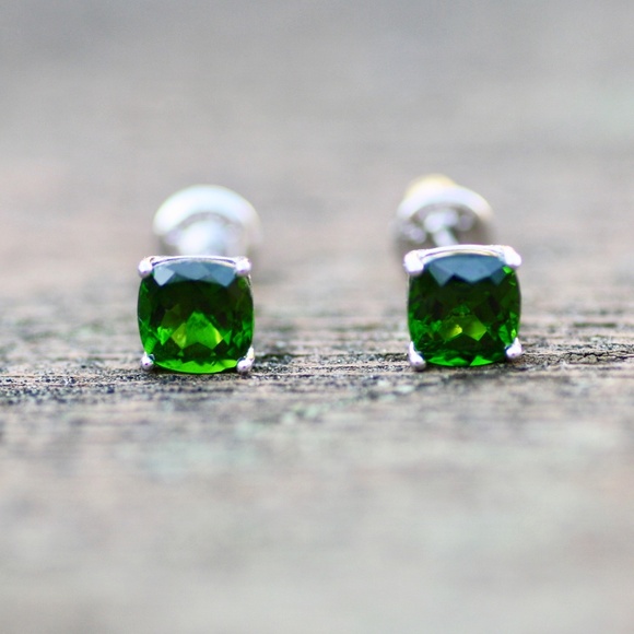 Handmade 5mm Natural Chrome Diopside Stud Earrings Sterling Silver 925 - Picture 3 of 8